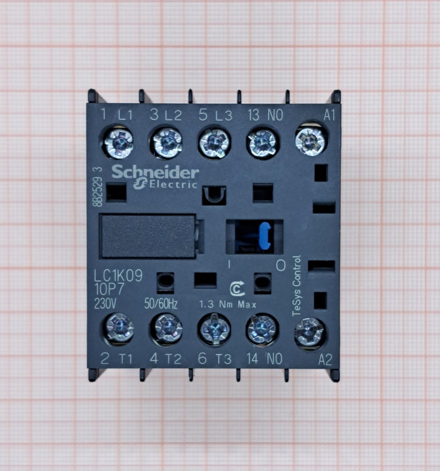 Контактор 3-полюсный LC1K0910P7 SCHNEIDER ELECTRIC Контактор 3-полюсный LC1K0910P7 SCHNEIDER ELECTRIC