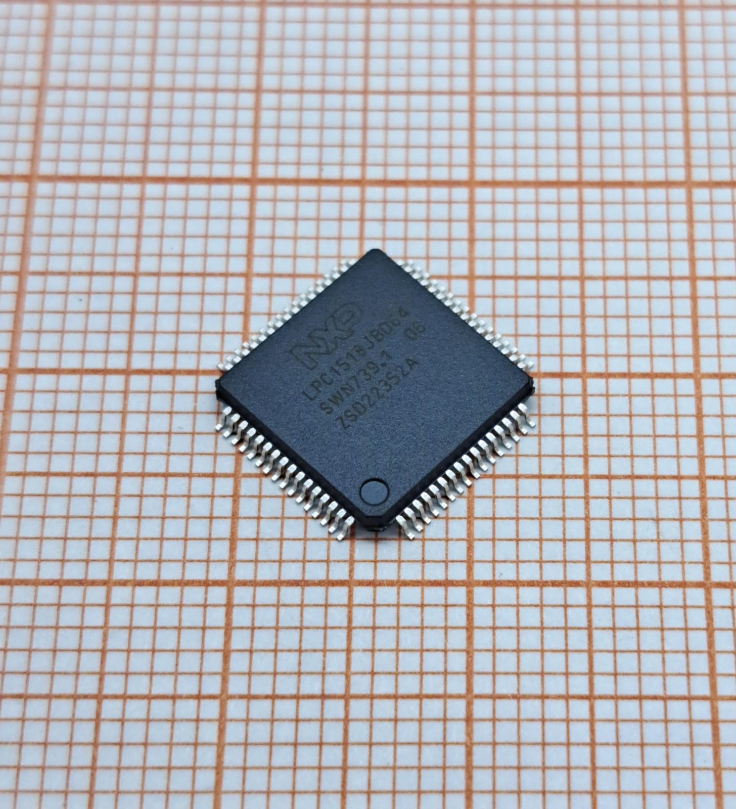 Микроконтроллер ARM LPC1518JBD64E NXP Микроконтроллер ARM LPC1518JBD64E NXP