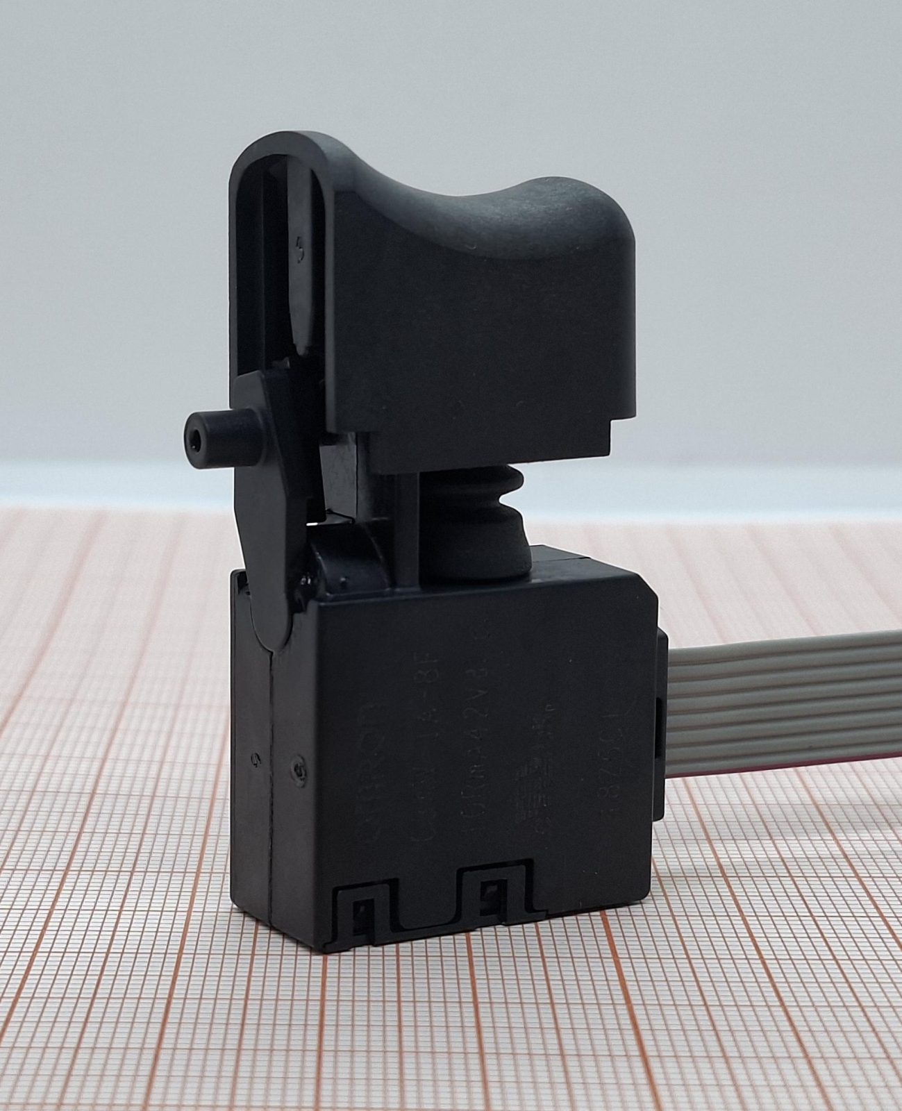 Переключатель кнопочный C3AW1A8F OMRON OCB