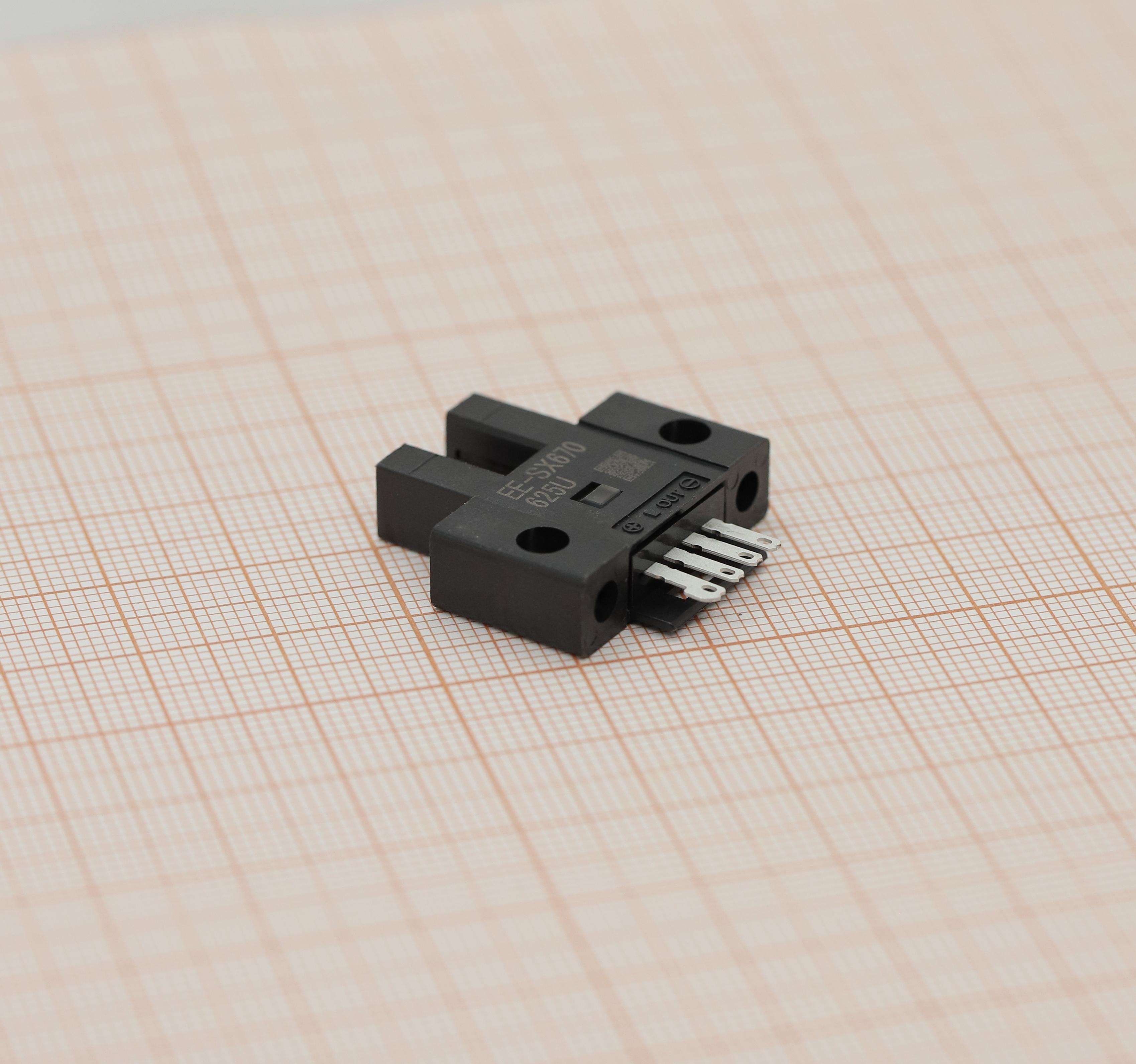 Датчик оптоэлектронный EE-SX670 OMRON