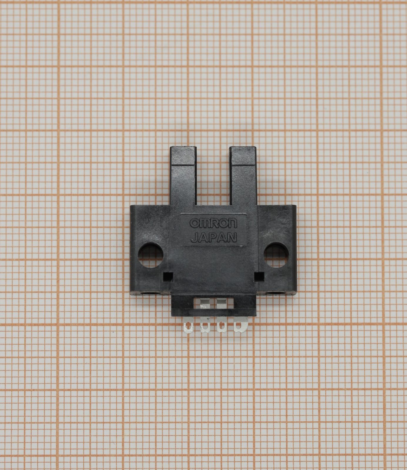 Датчик оптоэлектронный EE-SX670 OMRON Датчик оптоэлектронный EE-SX670 OMRON